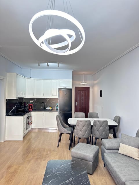 Kitchen or kitchenette, Living room, Seating area, Dining area, pet friendly