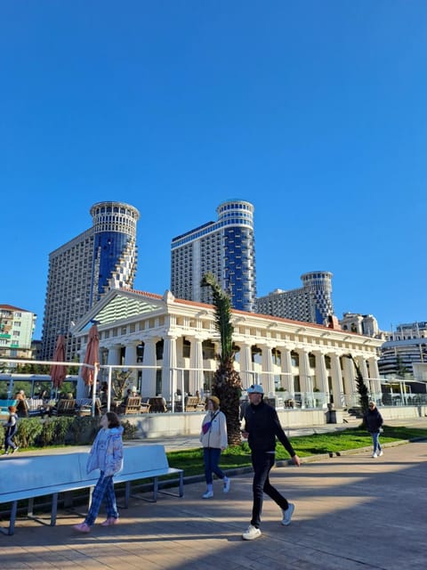 Property building, Day, People, City view, group of guests