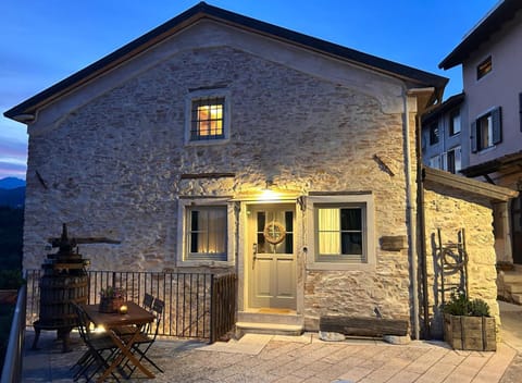 Property building, Facade/entrance, Winter, Autumn, Sunset, Inner courtyard view
