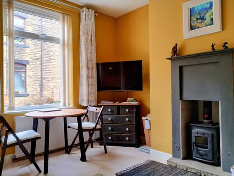 The Cobbles - Central, Parking, Netflix & Woodburner House in Hebden Bridge