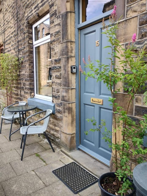The Cobbles - Central, Parking, Netflix & Woodburner House in Hebden Bridge