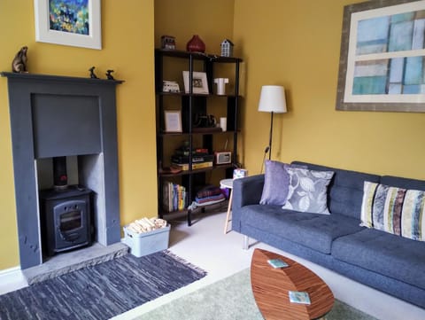 The Cobbles - Central, Parking, Netflix & Woodburner House in Hebden Bridge