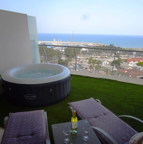 Patio, Hot Tub, Hot Tub, Balcony/Terrace, Sea view, sunbed