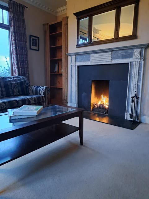 Seating area, flat iron