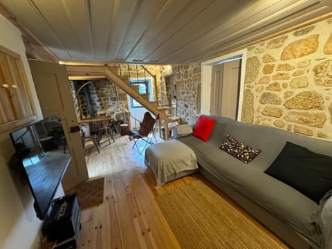 Communal lounge/ TV room, TV and multimedia, Living room, Seating area, Evening entertainment
