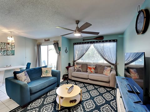 TV and multimedia, Living room, Seating area, furniture