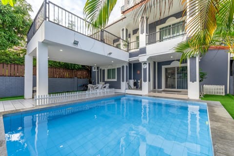 Property building, Pool view, Swimming pool, sunbed