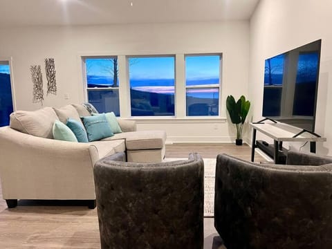 Brand New 5-Bedroom Lake Michigan Home + Hot Tub! House in Wisconsin