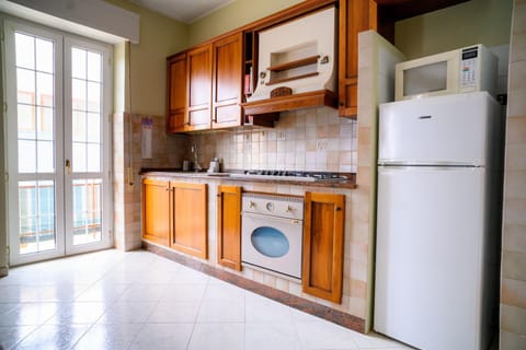 Kitchen or kitchenette, minibar, pet friendly, stove