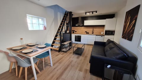 Kitchen or kitchenette, Living room