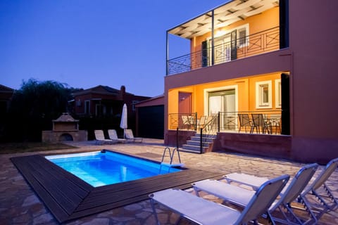 Property building, Balcony/Terrace, Swimming pool, Inner courtyard view, sunbed