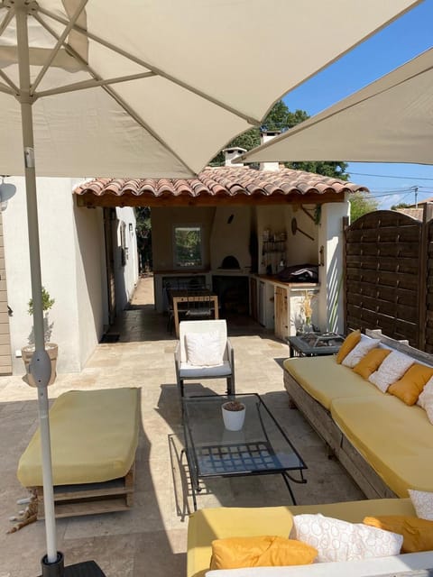 Patio, BBQ facilities