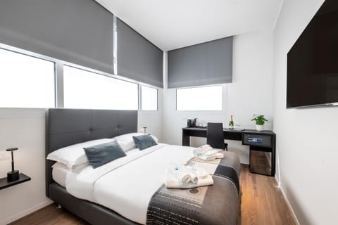 Bed, TV and multimedia, Bedroom