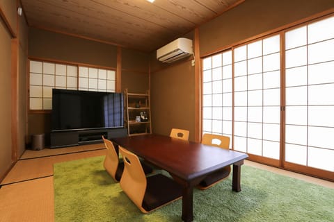 TV and multimedia, Living room, air conditioner