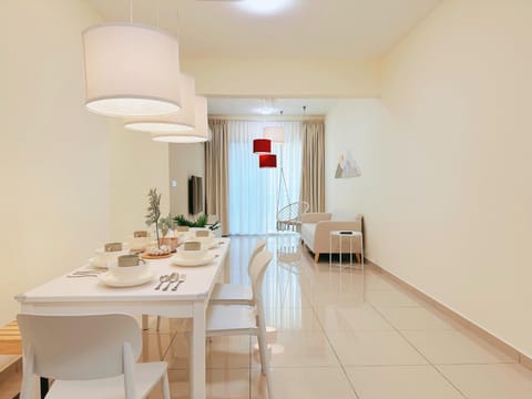 Photo of the whole room, Dining area, Food