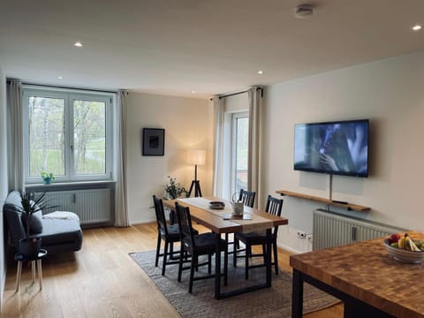 TV and multimedia, Living room, Seating area, Dining area
