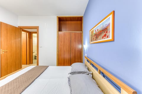 Property building, Living room, Bedroom