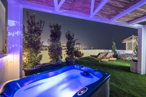 Hot Tub, Hot Tub, Balcony/Terrace