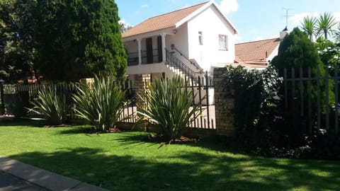 Property building, Day, Garden, Garden view