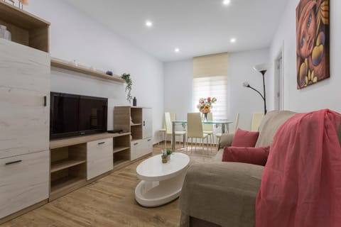 TV and multimedia, Living room, Seating area, Evening entertainment