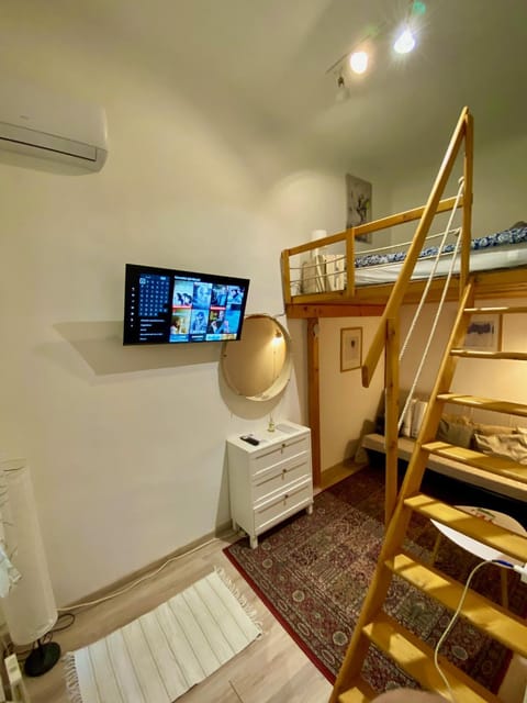 Communal lounge/ TV room, Living room, air conditioner