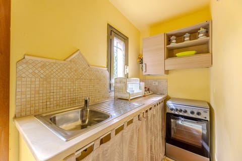 Kitchen or kitchenette, oven, stove