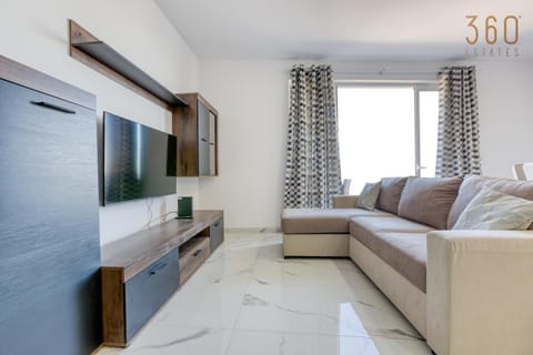 Communal lounge/ TV room, Bed, TV and multimedia, Living room, Photo of the whole room, Seating area, Evening entertainment, Bedroom