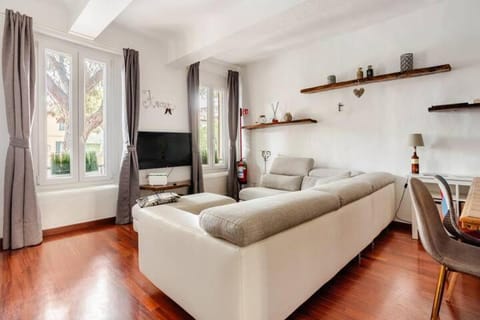 TV and multimedia, Living room, Photo of the whole room, Seating area, Evening entertainment