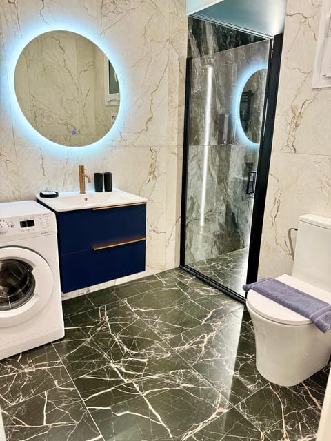 Shower, Toilet, Bathroom, washing machine