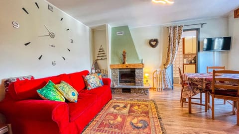 Kitchen or kitchenette, Living room, flat iron