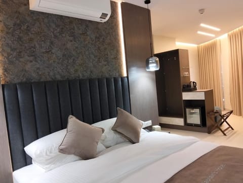 Bed, Photo of the whole room, Bedroom, wardrobe, air conditioner