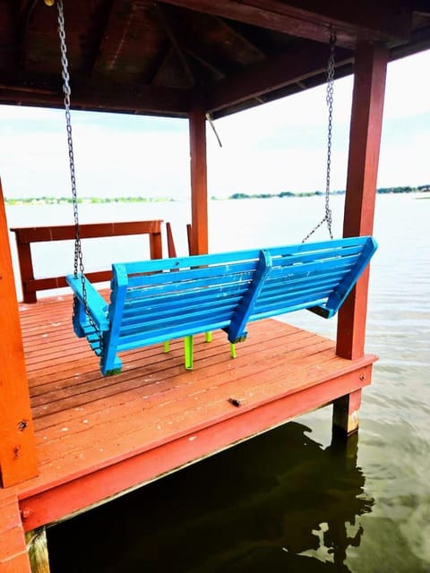 Peaceful Lakeside Retreat House in Winter Haven