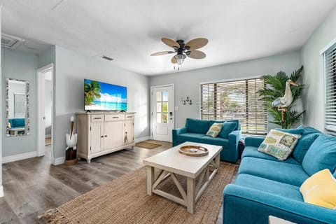 Outdoor oasis Golf cart 5mi to Beach House in Gulfport