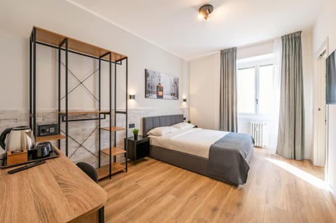 Bed, TV and multimedia, Photo of the whole room, Floor plan, Dining area, Bedroom, Quiet street view, locker, safe, wardrobe