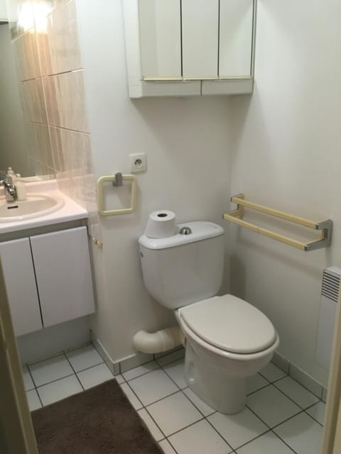 Studio avec balcon sur jardin et parking privé Apartment in Issy-les-Moulineaux