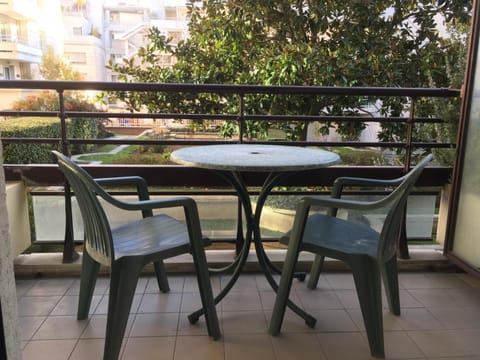 Studio avec balcon sur jardin et parking privé Apartment in Issy-les-Moulineaux