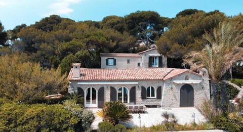 Property building, Day, Natural landscape, Garden, Garden view