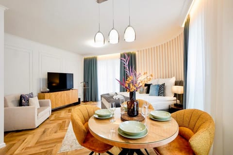 Communal lounge/ TV room, Bed, TV and multimedia, Living room, Photo of the whole room