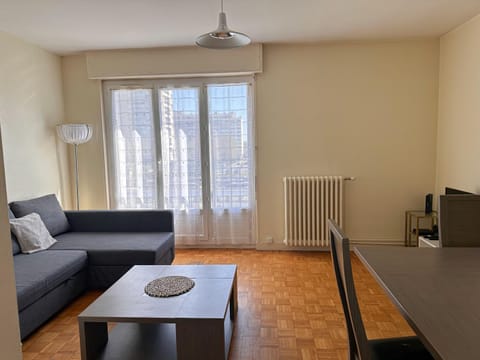 TV and multimedia, Living room, Seating area, Dining area, internet