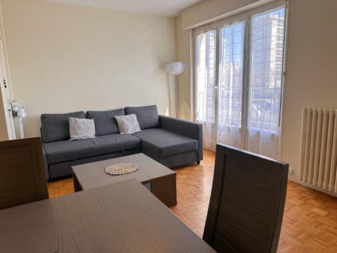 Living room, Seating area, Dining area, internet