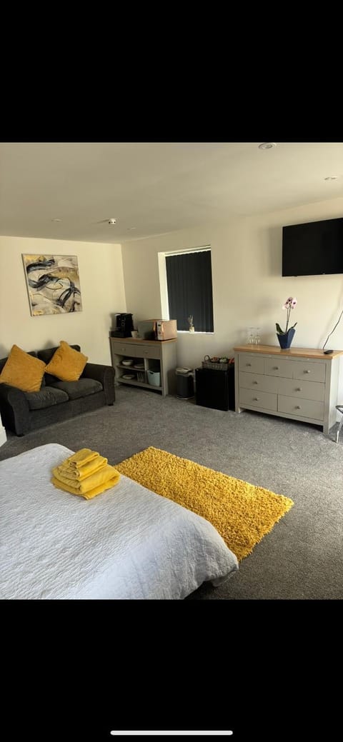 The Snug at Parley Apartment in Ferndown