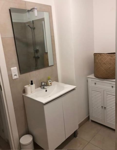 Appart. en Corse t3 bord de mer et piscine. N 143 Apartment in Linguizzetta