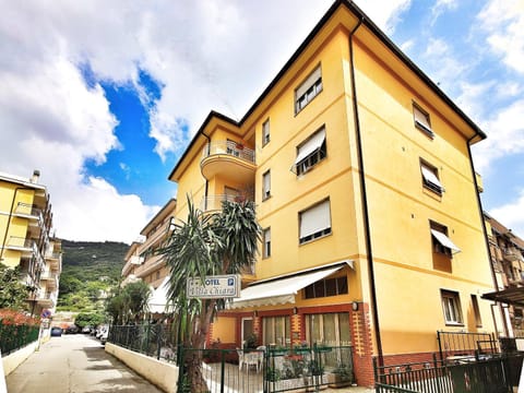 Property building, Day, Neighbourhood, Natural landscape, Mountain view, Street view
