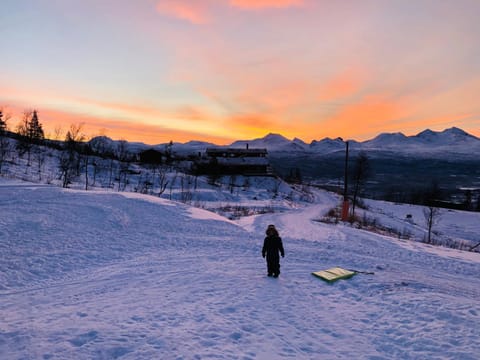 Day, Natural landscape, Winter, Skiing, Mountain view, Sunrise