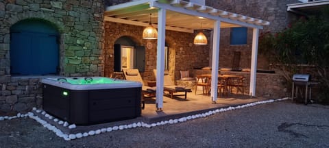 Night, Hot Tub