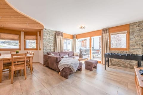 TV and multimedia, Balcony/Terrace, Living room, Seating area, Dining area