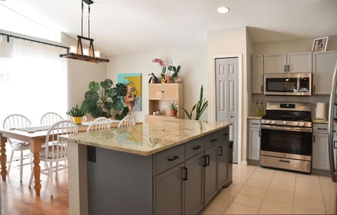 Artisan's Retreat - Poolside Paradise Near Disney House in Four Corners