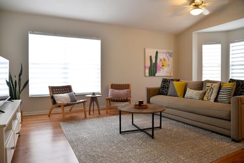 Artisan's Retreat - Poolside Paradise Near Disney House in Four Corners