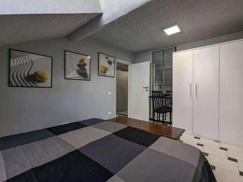 Bed, Photo of the whole room, Bedroom, wardrobe