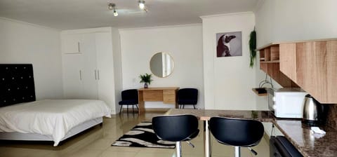 Bed, Kitchen or kitchenette, Photo of the whole room, Bedroom, hair dresser, wardrobe